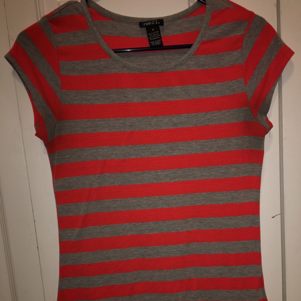 Tight Fitting Orange Rue 21 Tee Shirt